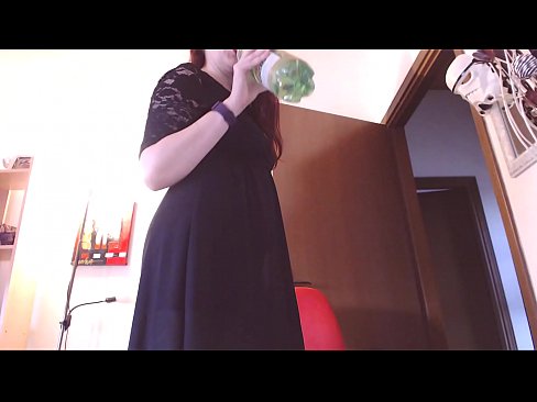 ❤️ Një skllav i nënshtruar që i pëlqejnë brekët e pista dhe të shijshme detyrohet të masturbojë pasi shikon këtë video! ️ Porno ruse tek ne ❌
